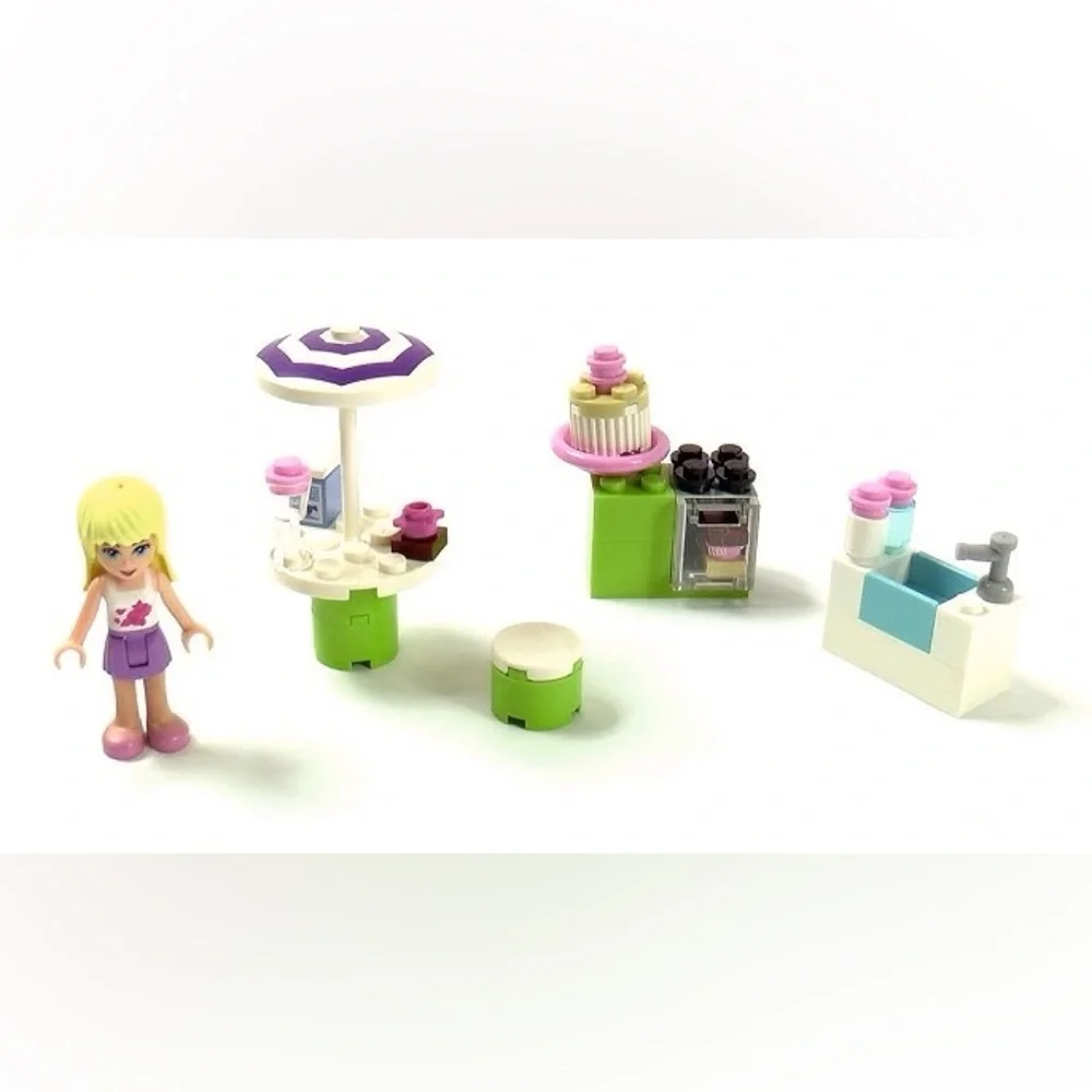LEGO Friends #3930 Stephanie’s Outdoor Bakery 2012 Retired Set (Pre-Owned)